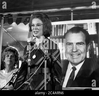 Shirley Temple the former American child actress speaking in front of a poster of Richard Nixon at a Republican Party election press conference at the Cafe Royal in London. 13th September 1968: Stock Photo