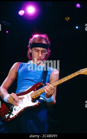 Mark Knopfler of Dire Straits in concert at Wembley Arena,London 1985 Stock Photo