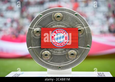 PHOTOMONTAGE, symbolic picture, Corona Champion FC Bayern Munich, Champion bowl with face mask of FC Bayern Munich, Soccer Bundesliga during Corona Stock Photo