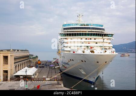 Boardwalk, panoramic view from the Riva del Mandracchio to the cruise ship in the harbour, Trieste, Gulf of Trieste, Friuli Venezia Giulia, Italy Stock Photo