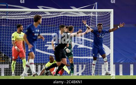 Chelsea's Tammy Abraham appeals for a penalty after Manchester City's Fernandinho hand balls the on the line during the Premier League match at Stamford Bridge, London. Stock Photo