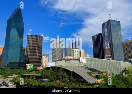 Dallas Aquarium & skyline, Dallas, Texas, USA Stock Photo - Alamy