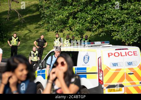 Glasgow, Scotland, UK. 25th June, 2020. Police attend in large numbers at the end of the day to clear crowds of young people from Kelvingrove Park who had spent the afternoon drinking in the sun. Credit: Richard Gass/Alamy Live News Stock Photo