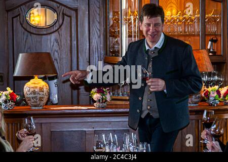 Jörg Geiger presenting his Products: The non-alcoholic Prisecco has long been socially acceptable and a worthwhile alternative to wine and sparkling wine. Rheingau Gourmet Festival in Hattenheim, Eltville am Rhein, Germany Stock Photo