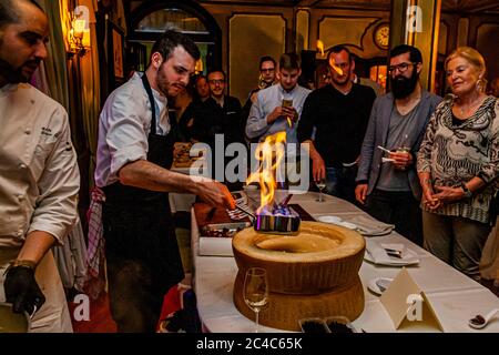 People waiting for risotto flambé at the kitchen party during the Rheingau Gourmet Festival in Hattenheim, Eltville am Rhein, Germany Stock Photo