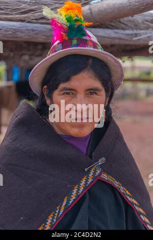 Woman weaver weaving local red and black Jalq´a art pattern,  Maragua, Departamento Chuquisaca, Bolivia, Latin America Stock Photo