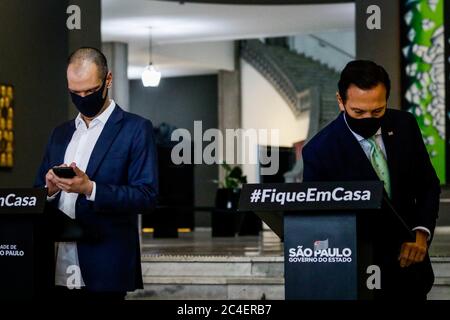 SÃO PAULO, SP - 26.06.2020: DORIA PRORROGA QUARENTENA ATÉ 14 DE JULHO - The Governor of the State of São Paulo, João Doria announces during a press conference this Friday (26th), at the Palácio dos Bandeirantes, the extension of the quarantine in the State that will be from June 29 to July 14. It also announced the flexibilization of the city of São Paulo, which advances to the yellow phase 3 of the São Paulo plan, in the fight against the new coronavirus (Covid-19), where beauty salons, bars and restaurants may open during reduced hours. In the photo, the mayor of the city of São Paulo, Bruno Stock Photo