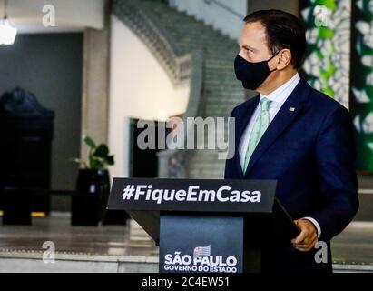 SÃO PAULO, SP - 26.06.2020: DORIA PRORROGA QUARENTENA ATÉ 14 DE JULHO - The Governor of the State of São Paulo, João Doria announces during a press conference this Friday (26th), at the Palácio dos Bandeirantes, the extension of the quarantine in the State that will be from June 29 to July 14. It also announced the flexibilization of the city of São Paulo, which advances to phase 3 yellowish São Paulo plan, in the fight against the new coronavirus (Covid-19), where beauty salons, bars and restaurants may open during reduced hours. (Photo: Aloisio Mauricio/Fotoarena) Stock Photo