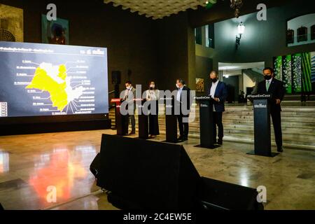 SÃO PAULO, SP - 26.06.2020: DORIA PRORROGA QUARENTENA ATÉ 14 DE JULHO - The Governor of the State of São Paulo, João Doria announces during a press conference this Friday (26th), at the Palácio dos Bandeirantes, the extension of the quarantine in the State that will be from June 29 to July 14. It also announced the flexibilization of the city of São Paulo, which advances to phase 3 yellowish São Paulo plan, in the fight against the new coronavirus (Covid-19), where beauty salons, bars and restaurants may open during reduced hours. (Photo: Aloisio Mauricio/Fotoarena) Stock Photo