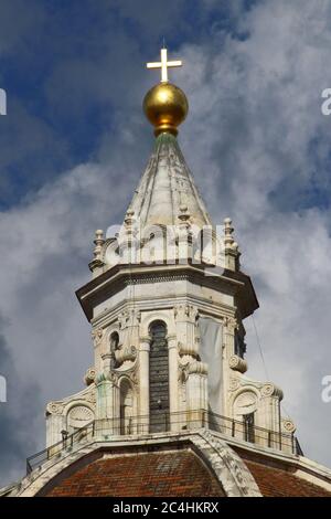 Dome of Filippo Brunelleschi details in the sky of the city, Florence ...