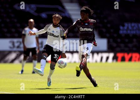 Derby County's Jayden Bogle (left) and Reading’s Oviemuno Ejaria battle for the ball during the Sky Bet Championship match at Pride Park, Derby. Stock Photo