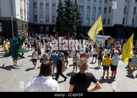 Kiev, Ukraine. 27th June, 2020. Protesters gather outside the President Office during the so-called March of Freedom outside the President Office in Kiev.The participants demand Ukrainian official's reform of state drug policy and decriminalization of the use of marijuana and medical cannabis. Credit: SOPA Images Limited/Alamy Live News Stock Photo