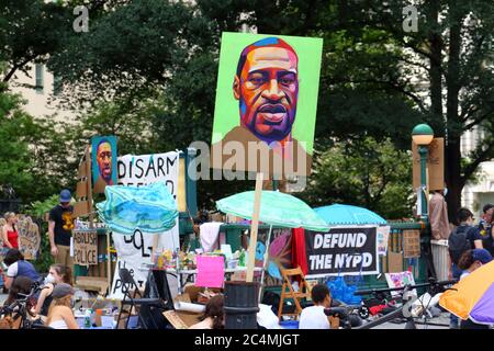 New York, NY. June 26, 2020. A George Floyd portrait on a sign at Occupy City Hall. Activists with Voices with Community Activists & Leaders (VOCAL NY) and allies have occupied a park adjacent to City Hall ahead of a July 1 budget deadline to direct pressure on the Mayor and City Council to defund the NYPD of at least $1 billion from their $6 billion yearly budget to reinvest in housing, healthcare, education, and social services. Stock Photo