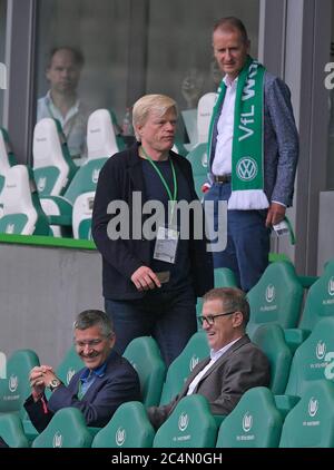 Wolfsburg, Germany, 27 th June 2020,  Oliver KAHN, future FCB CEO, Herbert Diess, VW Manager, Chairman of the Board of Management of Volkswagen AG, Chairman of the Supervisory Board of Skoda and Audi and Member of the Supervisory Board of Infineon, Herbert HAINER, FCB president and Ex CEO Adidas, Jan-Christian Dreesen ,  managing financial director FCB  at the 1.Bundesliga match  VFL WOLFSBURG - FC BAYERN MUENCHEN in season 2019/2020 am matchday 34. FCB Foto: © Peter Schatz / Alamy Live News / Bernd Feil/MIS/Pool   - DFL REGULATIONS PROHIBIT ANY USE OF PHOTOGRAPHS as IMAGE SEQUENCES and/or QUA Stock Photo