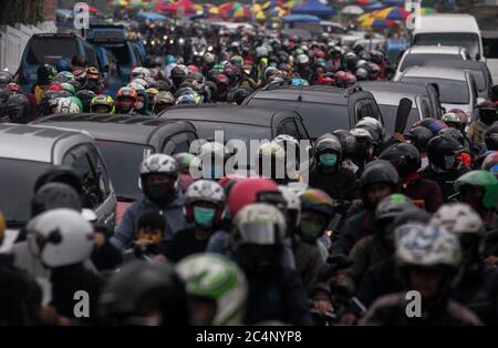 Bogor, Indonesia. 28th June, 2020. Vehicle seen with traffic jam at a road in Puncak, Bogor, West Java, Indonesia, June 28, 2020. after the Indonesian government lifted restrictions on movements amid concerns about the spread of coronavirus disease (COVID-19). (Photo by Aditya Saputra/INA Photo Agency/Sipa USA) Credit: Sipa USA/Alamy Live News Stock Photo