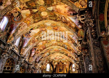 València, Comunidad Valenciana, Spain. San Nicolás de Bari and San Pedro Mártir is a Valencian Gothic style, Roman Catholic parish church located in Valencia (Spain). The ceiling. Stock Photo