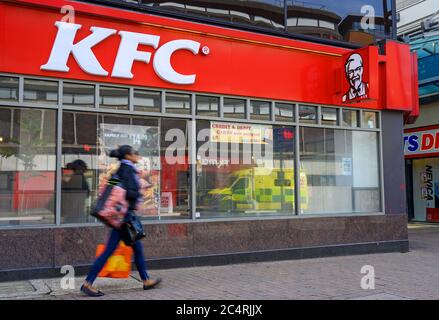 Bromley (Greater London), Kent, UK. Kentucky Fried Chicken restaurant in Bromley High Street.  KFC brand and Colonel Sanders logo above the store. Stock Photo