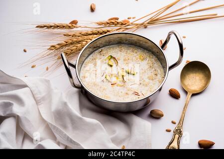 Daliya kheer or Dalia Payasam – Broken or Cracked wheat and milk porridge with sugar cooked in Indian way. Dalia is a popular breakfast cereal in Nort Stock Photo