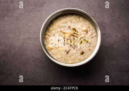 Daliya kheer or Dalia Payasam – Broken or Cracked wheat and milk porridge with sugar cooked in Indian way. Dalia is a popular breakfast cereal in Nort Stock Photo