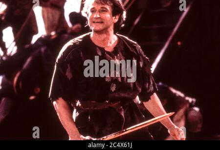 HOOK -1991 ROBIN WILLIAMS Stock Photo - Alamy