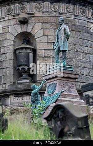 Statue of Abraham Lincoln with freed slave on the memorial to Scottish-American soldiers who fought in the American Civil War. Stock Photo