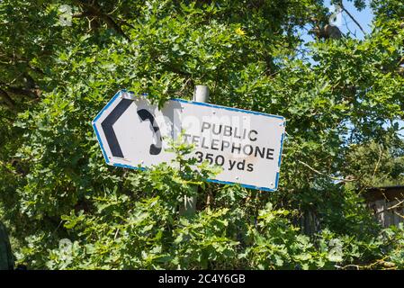 Old sign pointing towards public telephone at Kingsbury Water Park, a 600 acre country park in North Warwickshire, UK Stock Photo