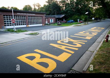 Highland Park, NJ: Bold yellow "BLACK LIVES MATTER" mural painted on street near the town's police and fire departments, and borough hall Stock Photo