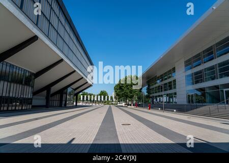 Grugahalle, newly designed square in front of the hall and the new building of Messe Essen fairgrounds, NRW, Germany Stock Photo