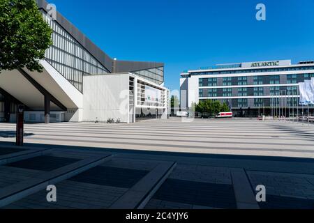 Grugahalle, newly designed square in front of the hall and the new building of Messe Essen, Atlantic Kongress Hotel, NRW, Germany Stock Photo