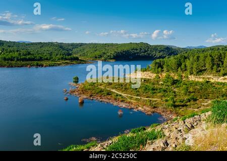 a view over the Gaia River at the El Catllar reservoir, in El Catllar, in the Province of Tarragona, Spain Stock Photo
