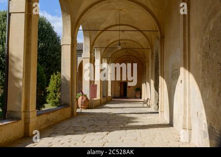 Auf einem Hügel nahe Siena befindet sich die Certosa di Pontignano, ein ehemalige Kloster, heute als Gästehaus der Universität Siena. Stock Photo