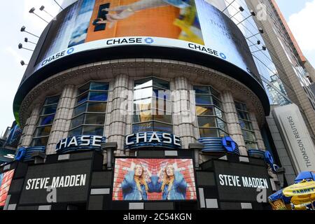 USA, New York City, Manhattan, Time square at crossing Broadway , bank JP Morgan chase Stock Photo
