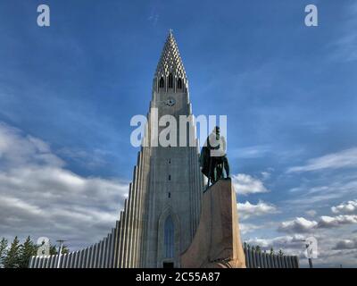 Hallgrimskirkja and the statue of Leif Ericsson in the center of Reykjavik Stock Photo