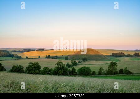 Silbury Hill in the summer at sunrise. Avebury, Wiltshire, England Stock Photo