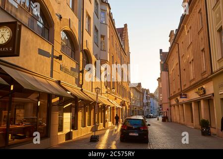 Ludwigstrasse in the old town towards Bismarckplatz in the evening light, Regensburg, Bavaria, Germany Stock Photo