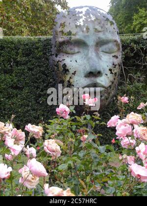 Simon Gudgeon's Leaf Spirit Garden Sculpture, Kew Gardens, London, UK Stock Photo