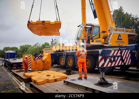 A57 Hyde Road in Gorton has a new footbridge Ainscough crane adds balance weights to itself Stock Photo