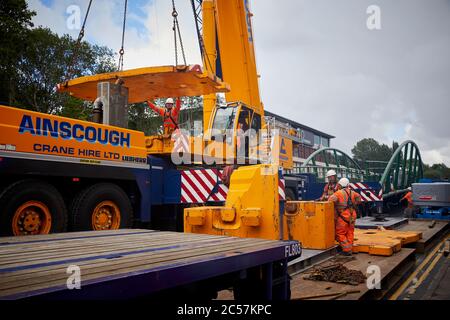 A57 Hyde Road in Gorton has a new footbridge Ainscough crane adds balance weights to itself Stock Photo