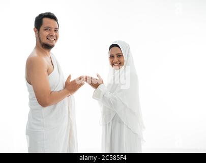 muslim asian couple shake hands. umrah and hajj celebration Stock Photo