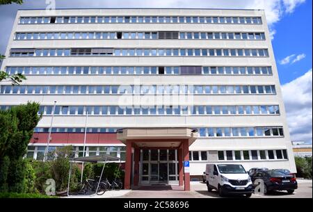 Erfurt, Germany. 01st July, 2020. The building on Haarbergstraße is the headquarters of a new department of the Procurement Office of the Federal Ministry of the Interior (BeschA). Initially, 75 new jobs will be created at the new location in five departments for procurements in the areas of information technology and internal security. Credit: Martin Schutt/dpa-Zentralbild/dpa/Alamy Live News Stock Photo