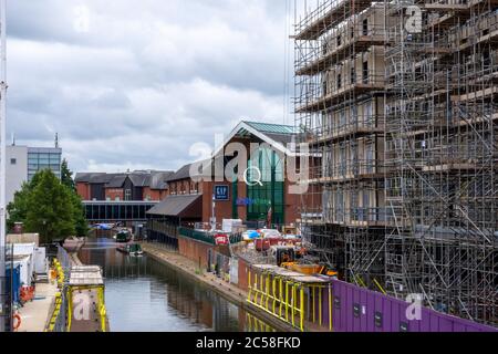 Banbury, Oxfordshire, England. Regeneration and expansion of Castle Quay shopping centre to provide extra shops and restaurants Stock Photo