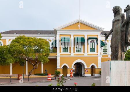 WILLEMSTAD, CURACAO - NOVEMBER 22, 2007: The historic Fort Amsterdam also the current seat of the governor in  center  of Willemstad, Curaçao. In fron Stock Photo