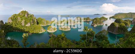 Indonesia, Papua, Piaynemo (Penemu), Raja Ampat Islands, panorama of the islands Stock Photo