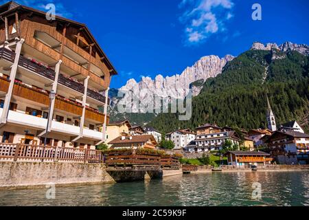 Italy, Venetia, Bellunese Dolomites, Alleghe lake and village, at the foot of the Civetta range Stock Photo