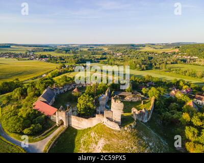 France, Eure, Epte valley, Chateau sur Epte, 12th century fortress (aerial view) Stock Photo