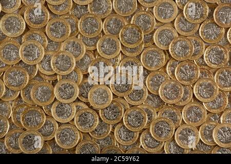 Photograph from above of random pile of new £1 coins (coins in circulation after October 2017) Stock Photo