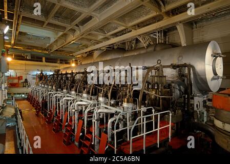 south atlantic ocean, international waters - january 16, 2014: man burmeister and wain 10k98mc-c 57,866 kw  main engine of the containership msc aless Stock Photo