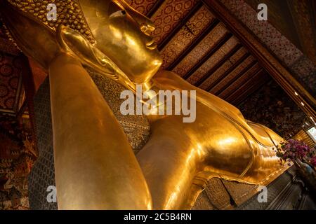 Close-up on the Reclining Buddha - one of the largest Buddha statues in Thailand - located at the Buddhist complex of Wat Pho, Bangkok. Stock Photo