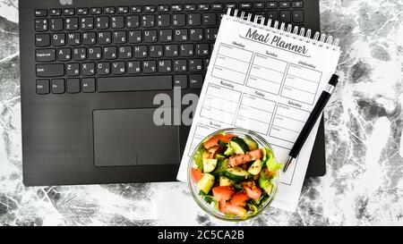 https://l450v.alamy.com/450v/2c5ca2b/a-meal-plan-for-a-week-bowl-with-vegetable-salad-in-the-workplace-near-the-computer-lunch-in-the-office-during-a-break-between-work-2c5ca2b.jpg