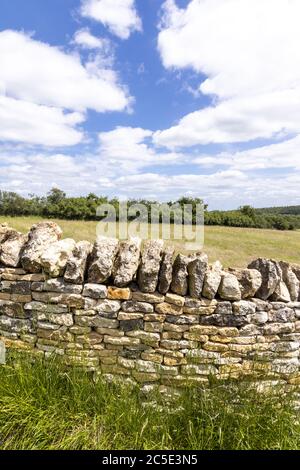 A dry stone wall beside Campden Lane (an ancient drovers road) now a bridleway on the Cotswold Hills near the hamlet of Farmcote, Gloucestershire UK Stock Photo